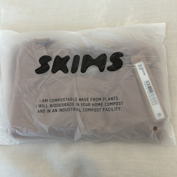 NWT SKIMS Fits Everybody T-shirt Bodysuit - Sienna - M - Picture 2 of 3